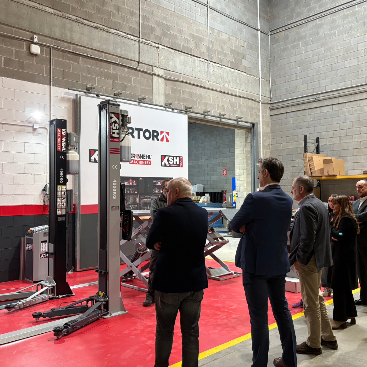 A day among professionals: visit by M-Automoción to our Showroom